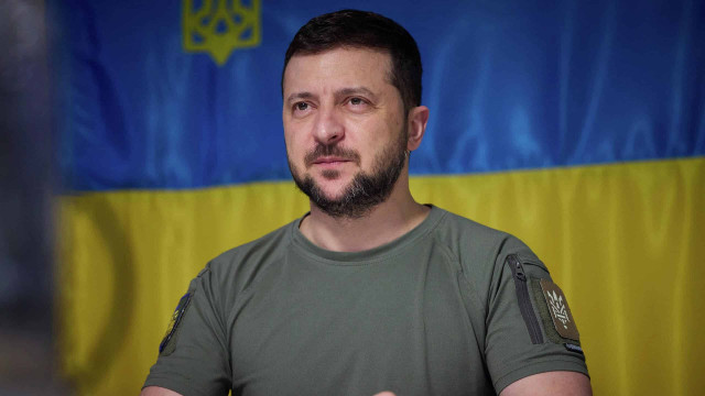 Зеленский внес в Раду законопроект о продлении срока действия военного положения