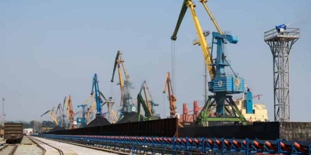 США подозревают Китай в шпионаже при помощи портовых кранов - WSJ
