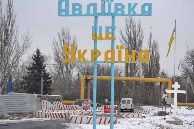 У підвалах розбитих будинків в Авдіївці перебувають цивільні: їх неможливо дістати
