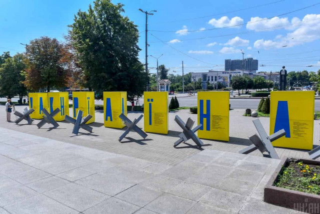 Окупанти ракетами обстріляли Запоріжжя: пошкоджено школу, є постраждалий
