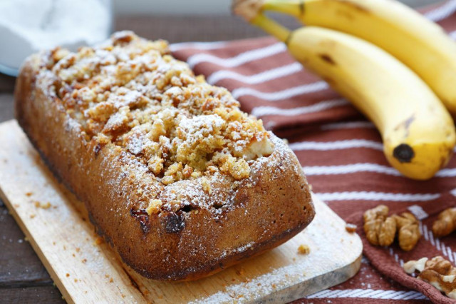 Просте частування до чаю: Джеймі Олівер поділився рецептом бананового десерту
