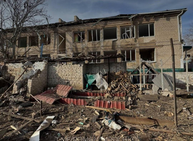 Ворог скинув на Херсон три КАБи: багато поранених та руйнувань
