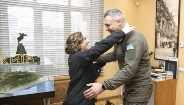 Мэр Барселоны приехала в Киев