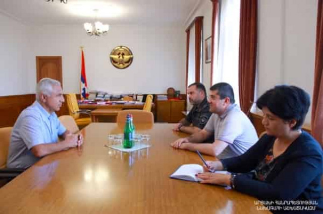 
Президент Араик Арутюнян принял председателя благотворительного фонда “Товмасян” Артака Товмасяна.