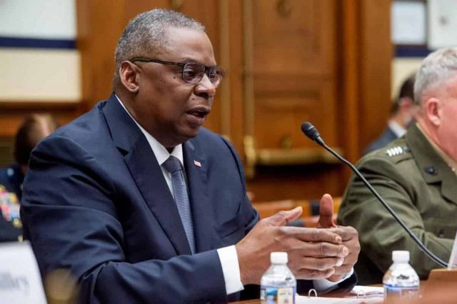 Міністр оборони США: Путін хоче занурити Україну у холодну зиму та темряву, але програє
