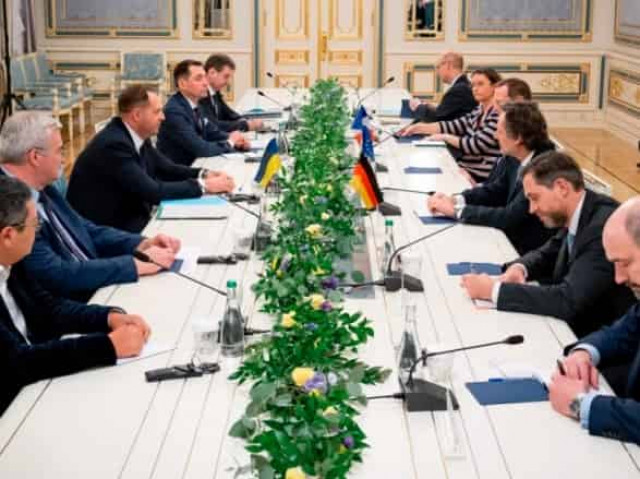 Ермак начал встречу с советниками канцлера Германии и президента Франции
