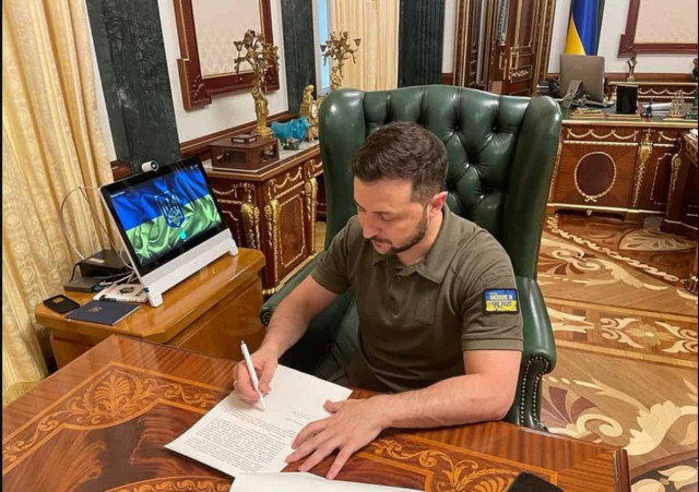 Зеленский подписал закон о пенсиях на оккупированных территориях
