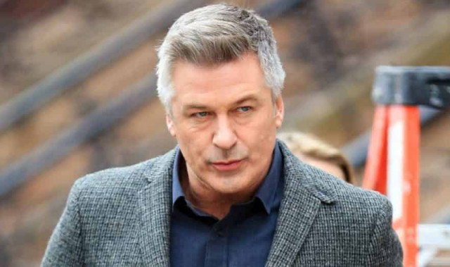 Убивший оператора во время съемок Болдуин подал иск на режиссера и поставщика оружия
