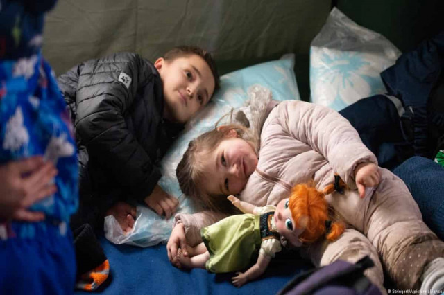 Вивезти дітей з України стало складніше: є зміни щодо довіреностей
