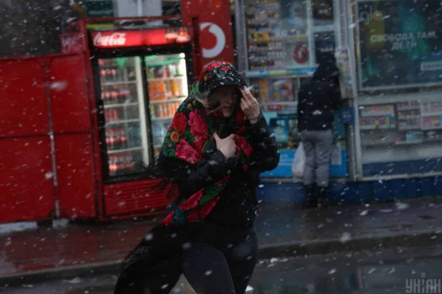 Мокрий сніг та сильне похолодання: синоптик попередила про погіршення погоди в Україні
