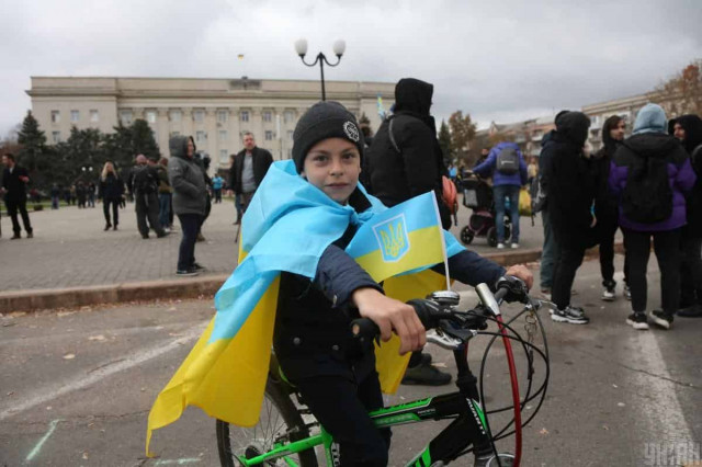 Населення України стає 