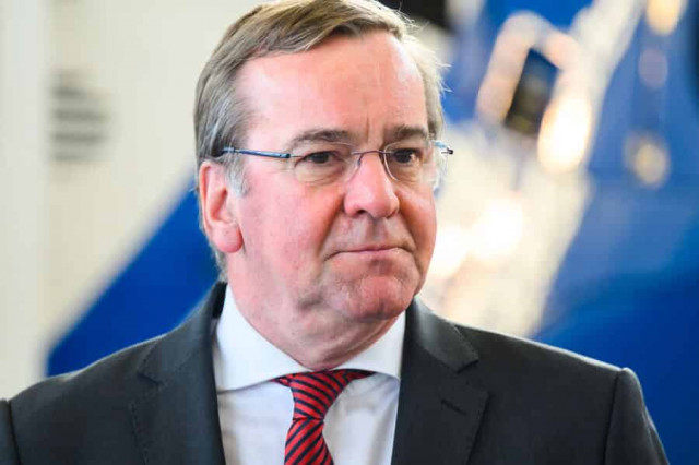 Поставки Украине истребителей рассмотрят через 3-4 месяца – министр обороны Германии
