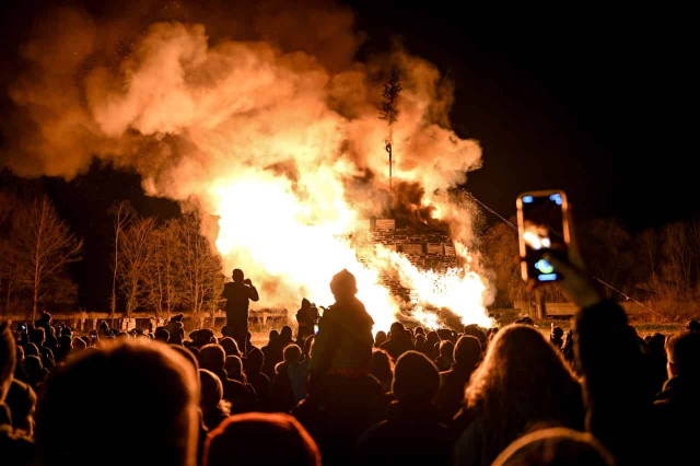 17 человек погибли в Иране во время празднования с салютами

