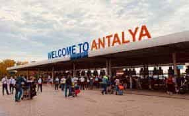 Турция по итогам 2022 года рассчитывает принять более 5 млн российских туристов
