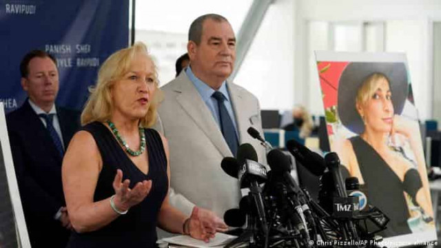 Семья застреленного Болдуином оператора подала на него в суд
