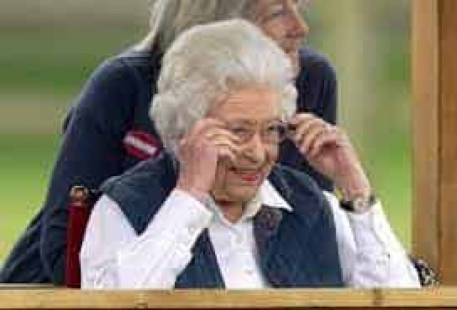 Прощание с Елизаветой II: очередь растянулась более чем на сутки, но люди все равно приходят
