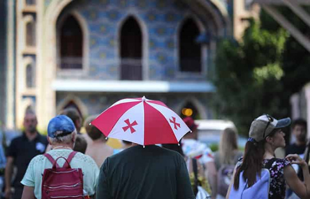 Президент Грузии не исключила введения виз для граждан России
