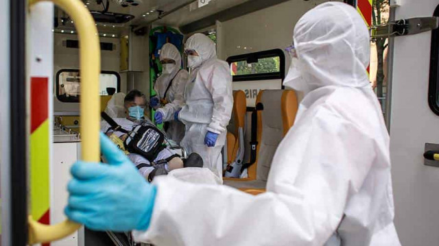 Итальянский вирусолог Клавенна назвал причины вспышки COVID-19 в ЕС
