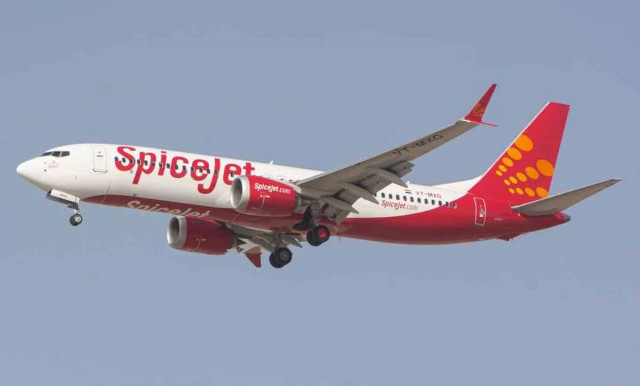 Пекельний політ в пастці: пасажиру довелося провести весь рейс в туалеті літака
