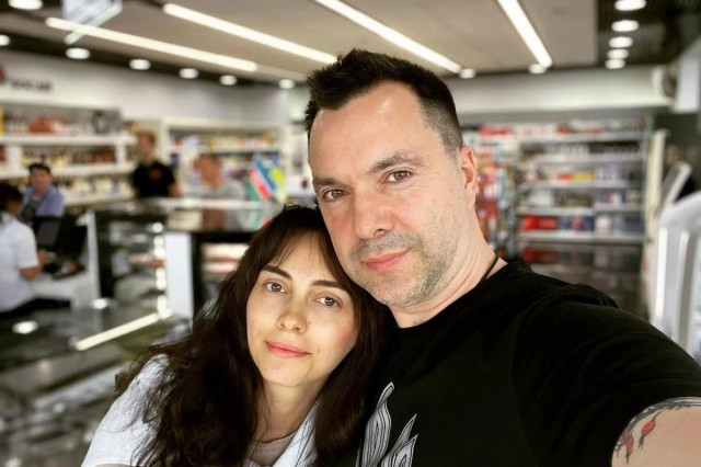 Олексій Арестович розлучається з дружиною через майже 10 років шлюбу
