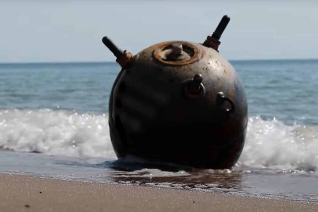 Біля Румунії підірвалося вантажне судно: екіпаж говорить про міну
