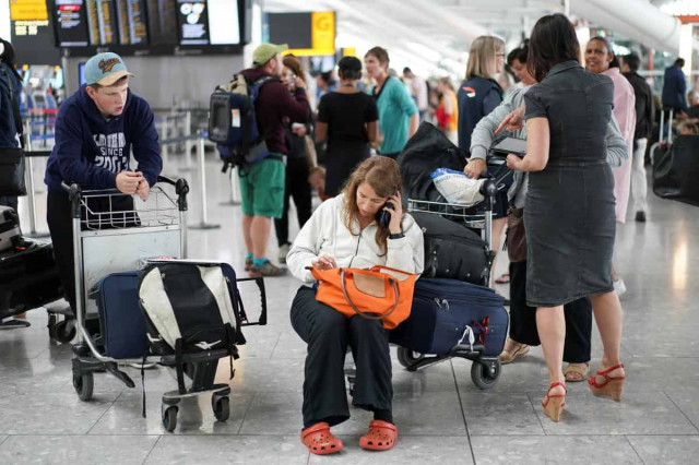 Через атаку дронів у Москві скасували 90 авіарейсів
