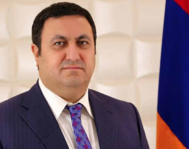 Никол,уходи! Тебя отвергают все достойные армяне! Арман Варданян