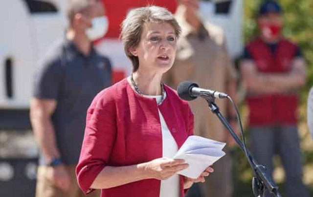 Президент Швейцарии на Донбассе передала гуманитарную помощь