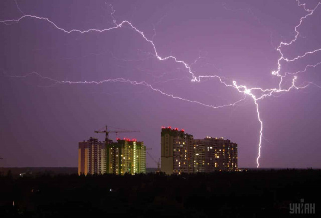 Синоптик попередив українців про град та сильні шквали: де вдарить стихія
