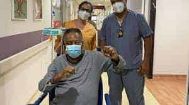 Легендарного футболиста Пеле выписали из больницы после месячной госпитализации
