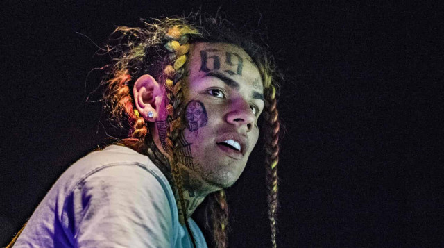 Рэпера 6ix9ine выгнали из ресторана в Майами за то, что он раздавал бесплатно алкоголь
