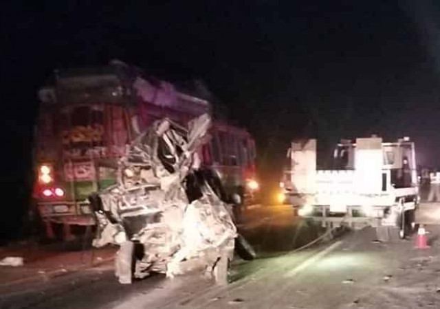 В Пакистане по меньшей мере 13 человек погибли в ДТП с двумя автобусами
