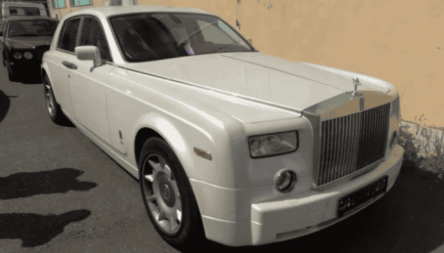 Обитый кожей крокодилов вымирающего вида Rolls Royce 