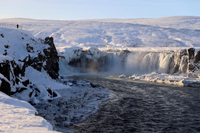 В Ісландії обвалилася крижана печера: один турист загинув, ще двоє зникли безвісти
