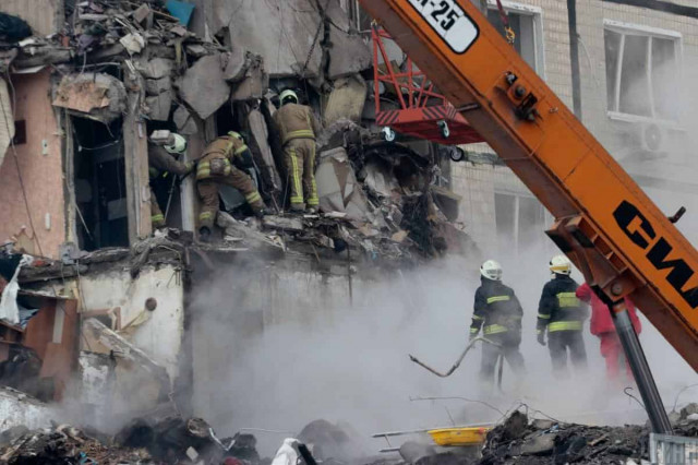 Удар по Дніпру: на місці трагедії знайдено фрагменти тіл
