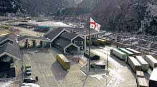 Грузия временно закрыла границу с Россией из-за обильных дождей
