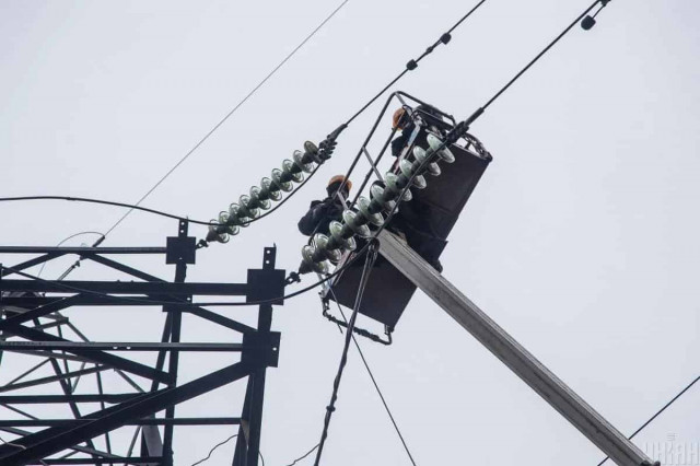 Україною вирує негода: заметіль залишила без світла тисячі населених пунктів
