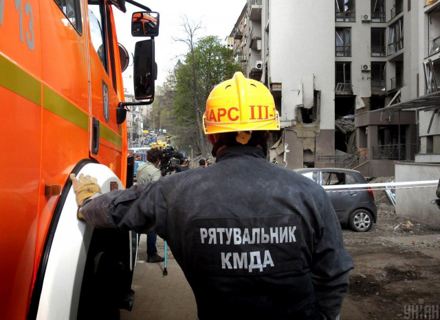 Атака дронів на Київ: місцева влада повідомляє про трьох постраждалих
