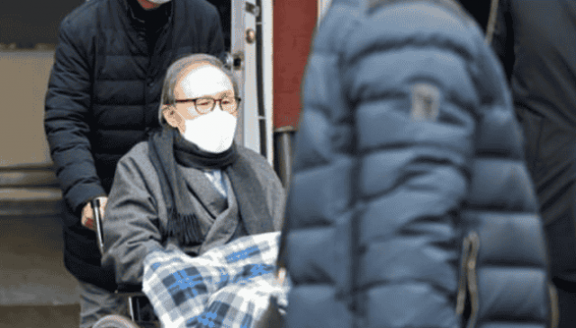 Президент Южной Кореи помиловал своего предшественника, осужденного за коррупцию