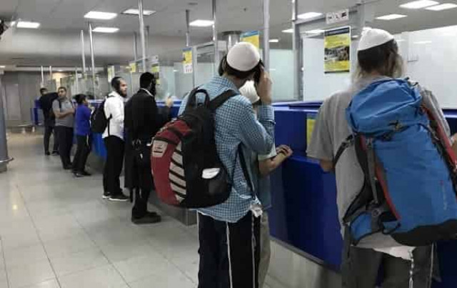 В Украину не пропустили десятки хасидов