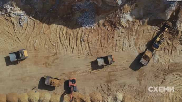 Суд наложил арест на Глуховский карьер кварцитов Дерипаски
