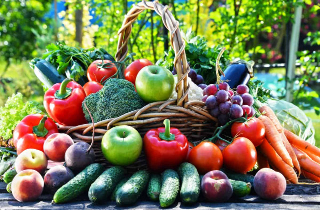 Фрукти та овочі можуть значно покращити ваш сон: дослідники пояснили, як це працює
