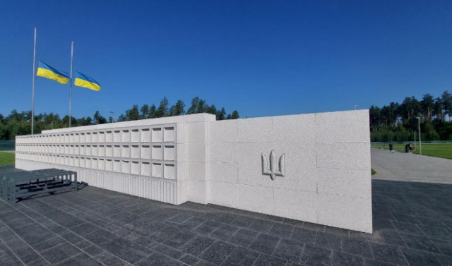 До Дня пам'яті захисників України відкрили Національне військове меморіальне кладовище
