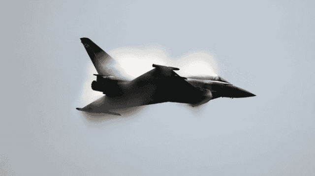 Италия подняла истребители из-за российских самолетов возле Польши