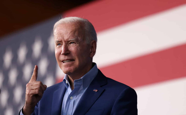 В росте рейтинга одобрения Байдена в США усомнились
